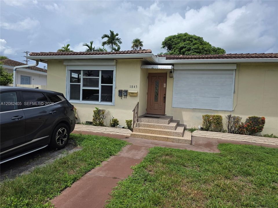 Active With Contract: $1,800 (1 beds, 1 baths, 2098 Square Feet)