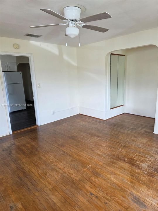 Active With Contract: $1,800 (1 beds, 1 baths, 2098 Square Feet)