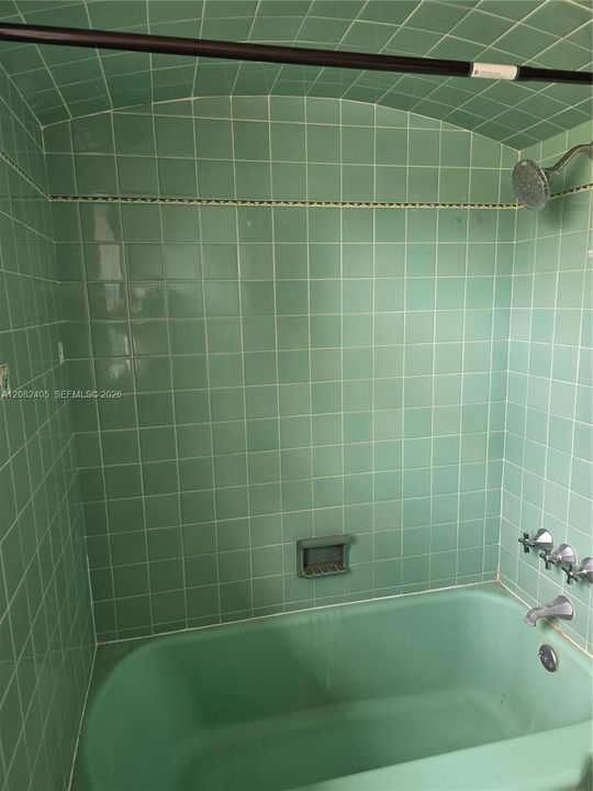 Active With Contract: $1,800 (1 beds, 1 baths, 2098 Square Feet)