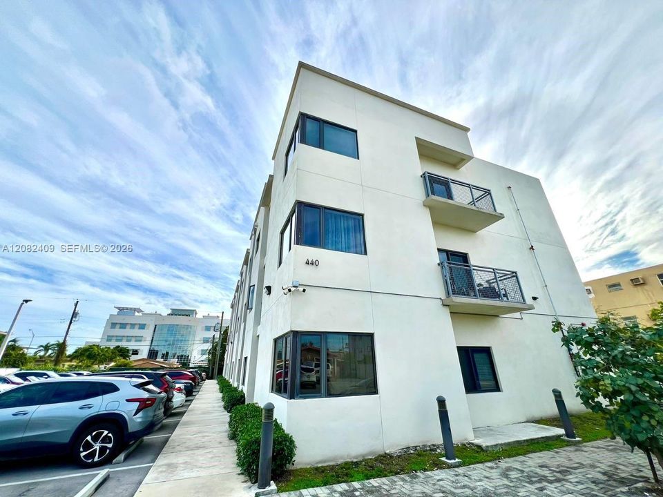 В аренду: $1,800 (1 спален, 1 ванн, 729 Квадратных фут)