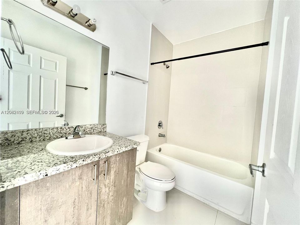 В аренду: $1,800 (1 спален, 1 ванн, 729 Квадратных фут)