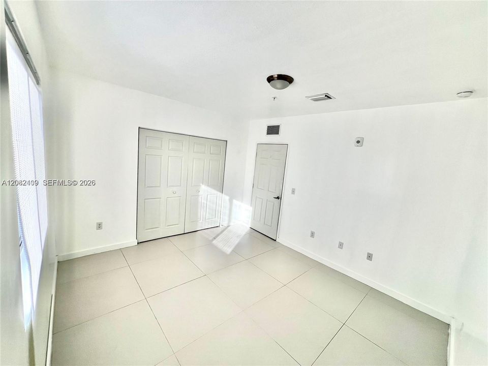 В аренду: $1,800 (1 спален, 1 ванн, 729 Квадратных фут)