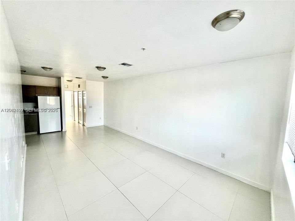 В аренду: $1,800 (1 спален, 1 ванн, 729 Квадратных фут)
