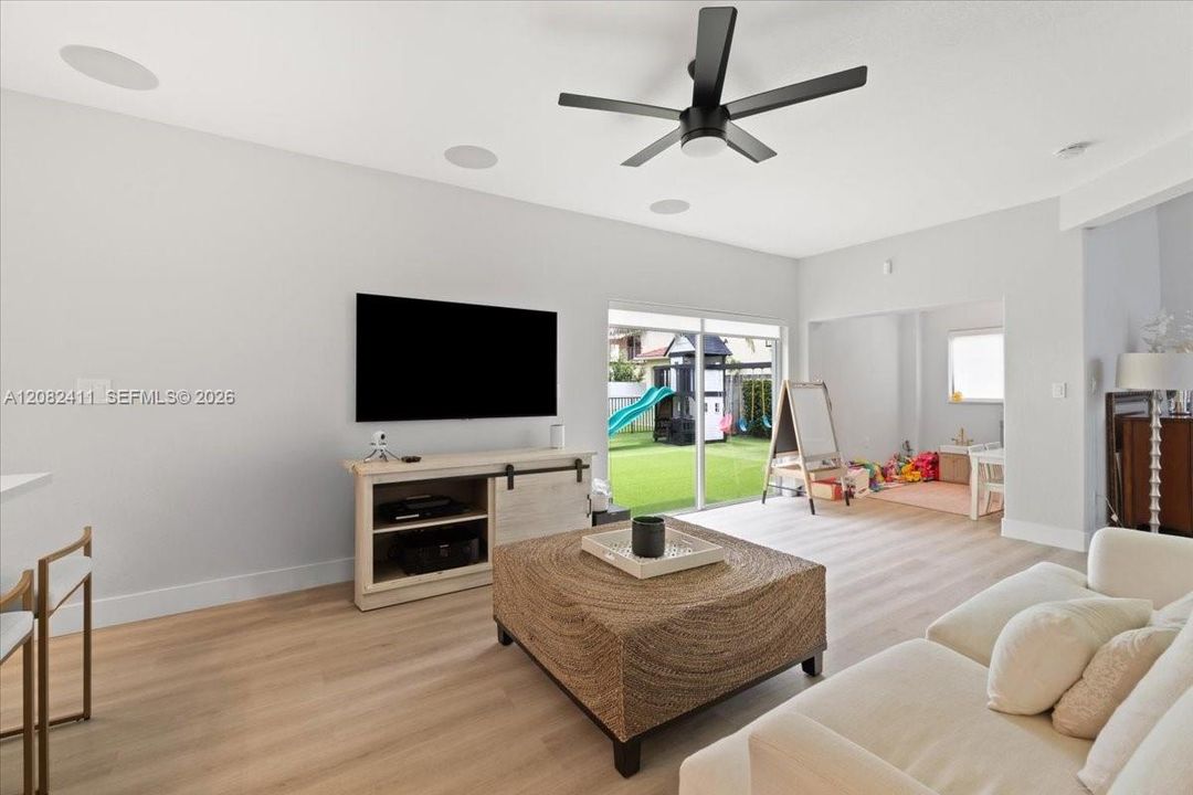 For Sale: $879,999 (3 beds, 2 baths, 2089 Square Feet)