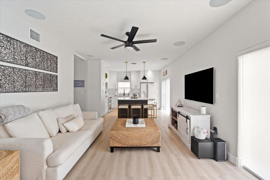 For Sale: $879,999 (3 beds, 2 baths, 2089 Square Feet)