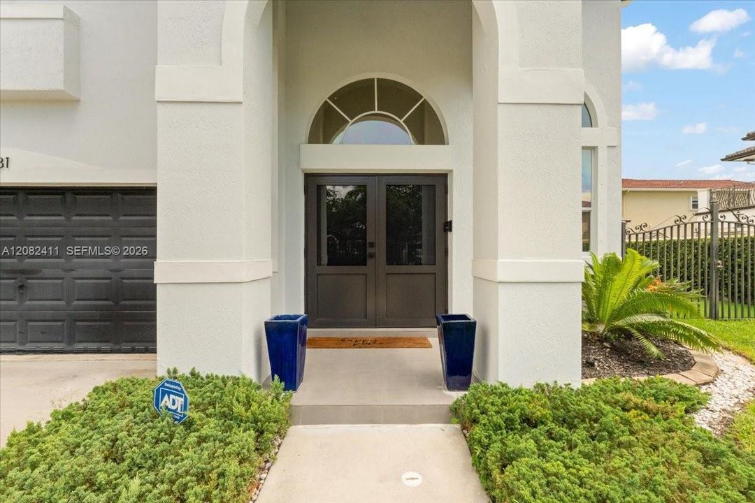 For Sale: $879,999 (3 beds, 2 baths, 2089 Square Feet)