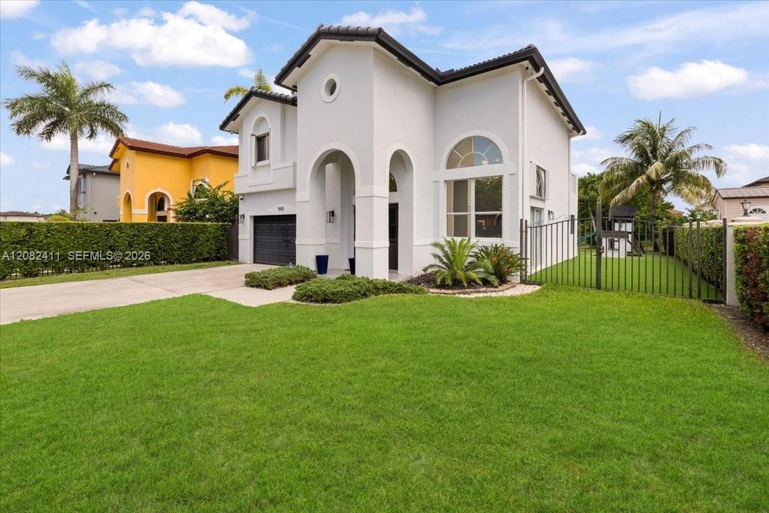For Sale: $879,999 (3 beds, 2 baths, 2089 Square Feet)