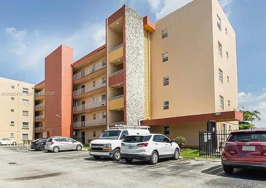 В аренду: $2,200 (2 спален, 1 ванн, 725 Квадратных фут)