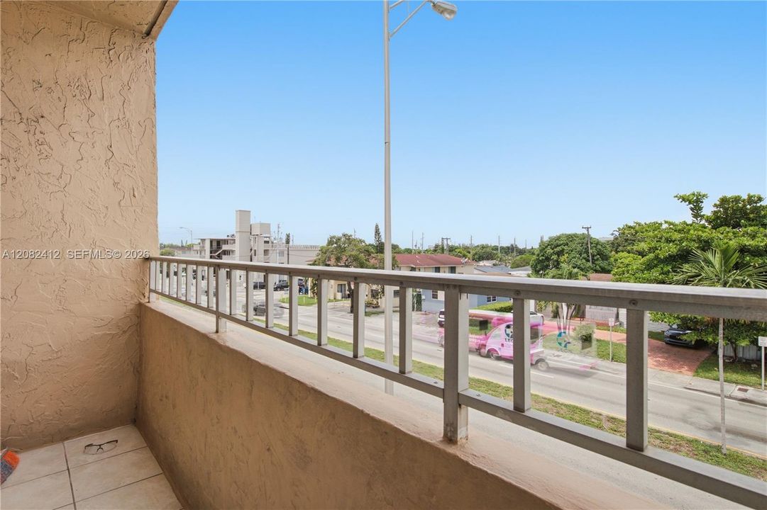 В аренду: $2,200 (2 спален, 1 ванн, 725 Квадратных фут)