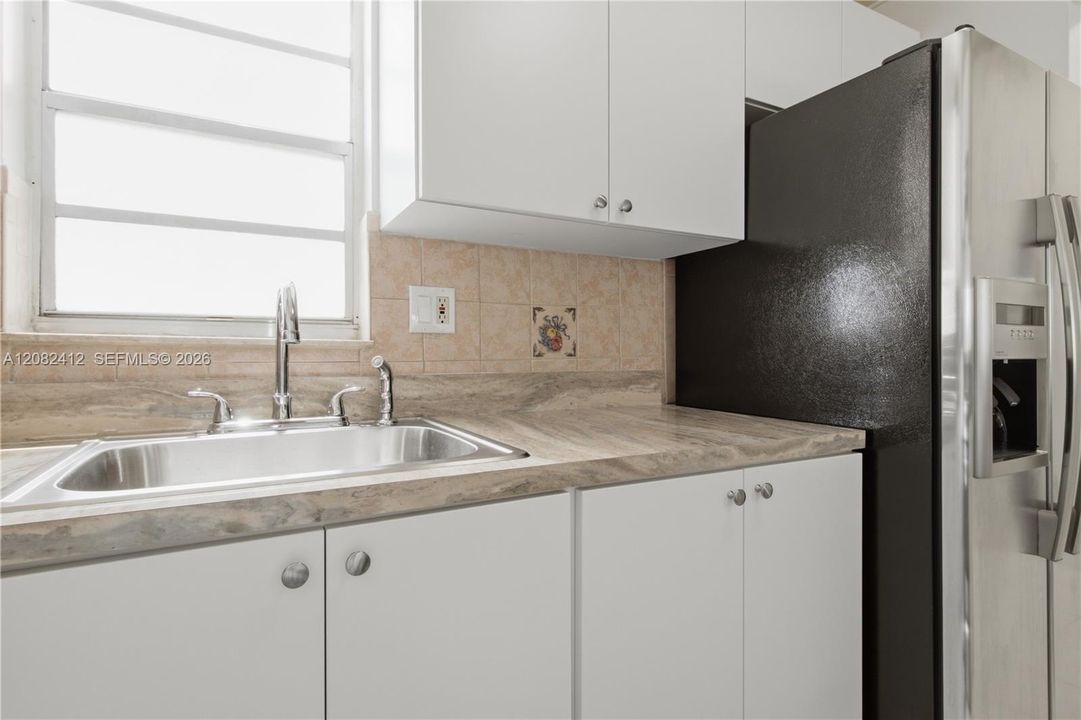 В аренду: $2,200 (2 спален, 1 ванн, 725 Квадратных фут)