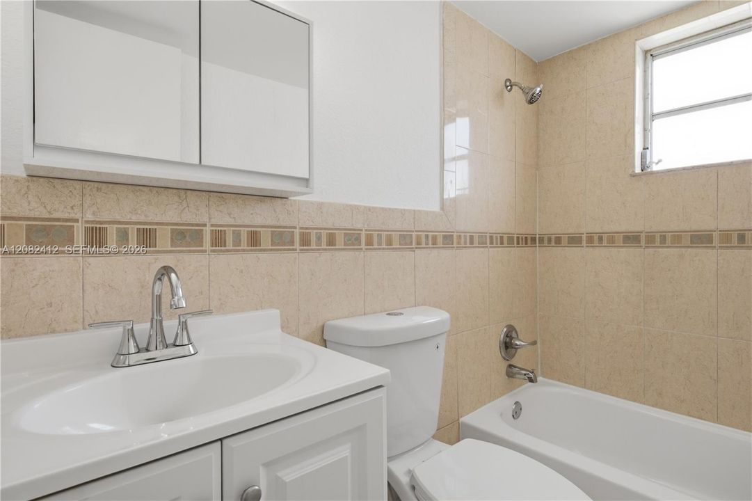 В аренду: $2,200 (2 спален, 1 ванн, 725 Квадратных фут)
