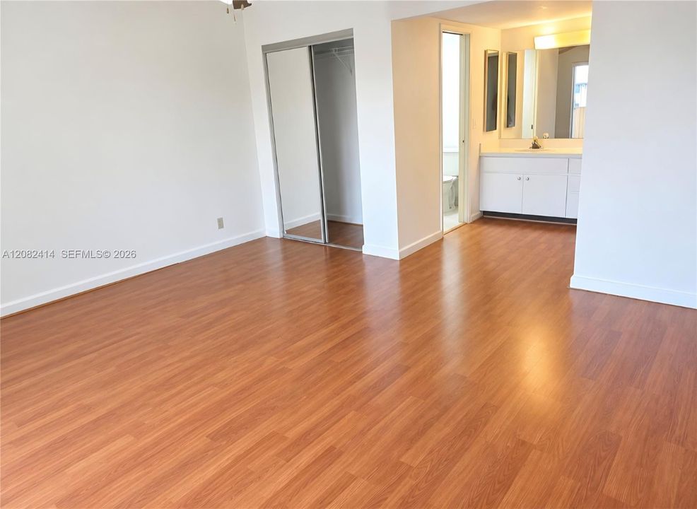 На продажу: $150,000 (2 спален, 2 ванн, 1130 Квадратных фут)