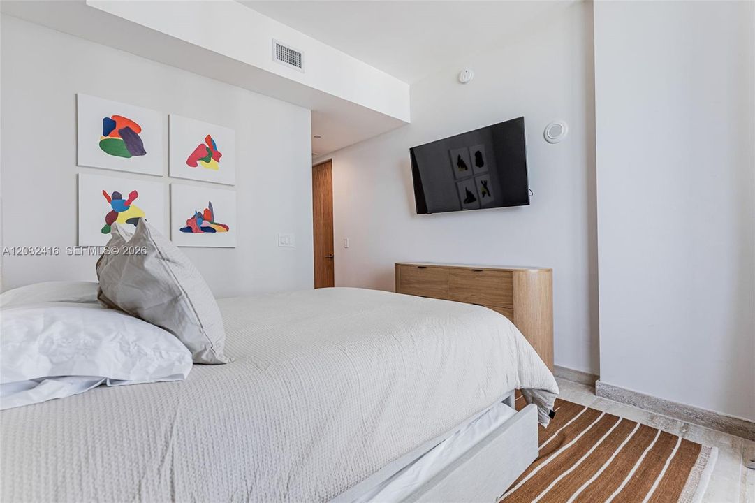 For Rent: $9,500 (3 beds, 3 baths, 1974 Square Feet)