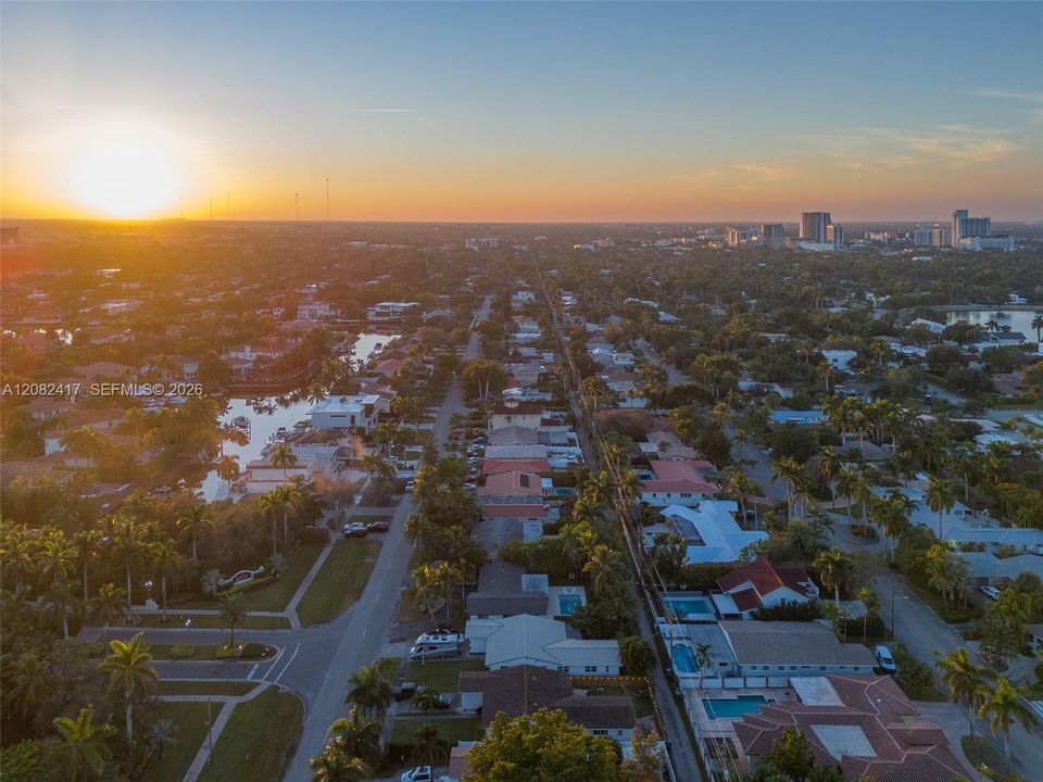 На продажу: $1,299,000 (3 спален, 2 ванн, 1684 Квадратных фут)