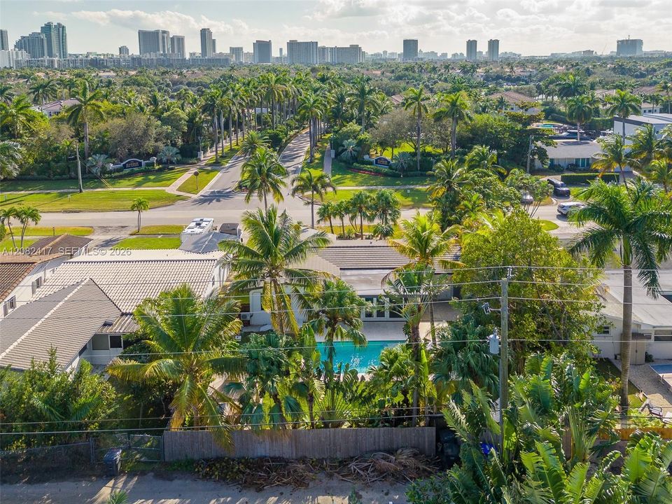 На продажу: $1,299,000 (3 спален, 2 ванн, 1684 Квадратных фут)