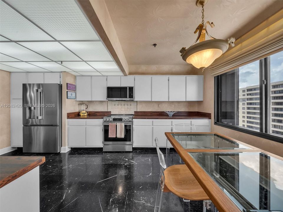 В аренду: $14,000 (3 спален, 2 ванн, 2515 Квадратных фут)