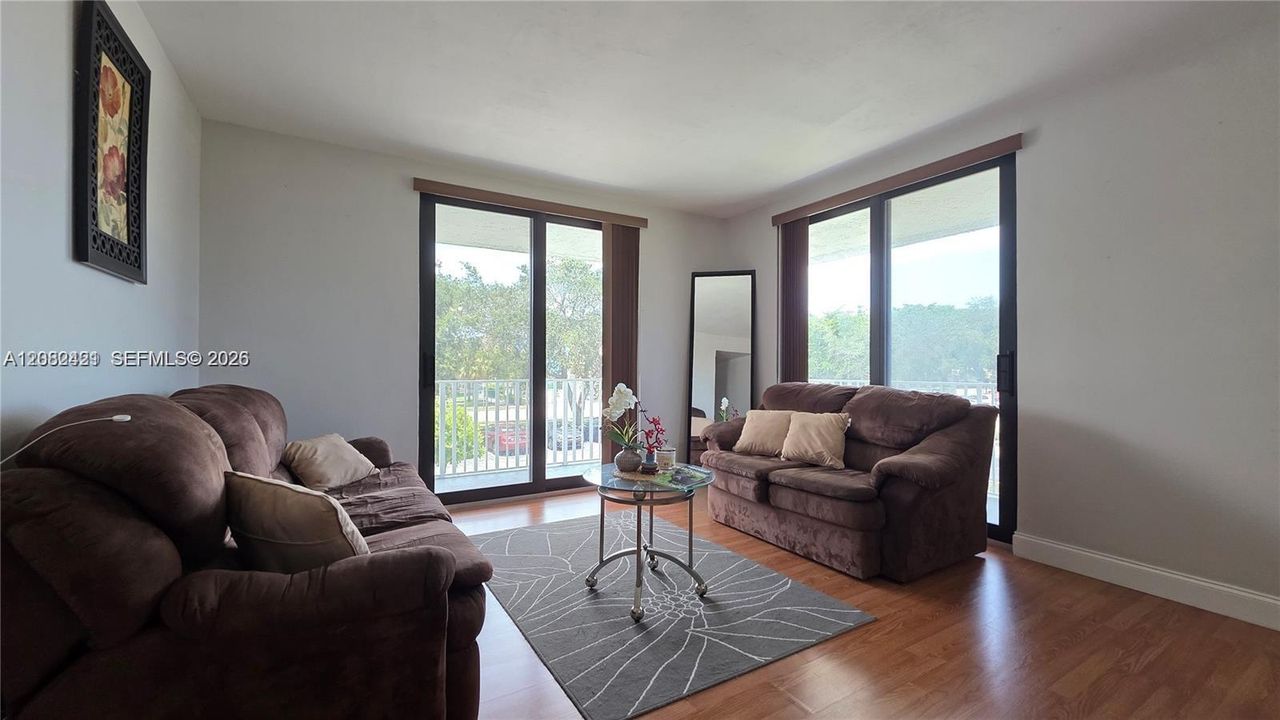 En Venta: $240,000 (2 camas, 2 baños, 1150 Pies cuadrados)