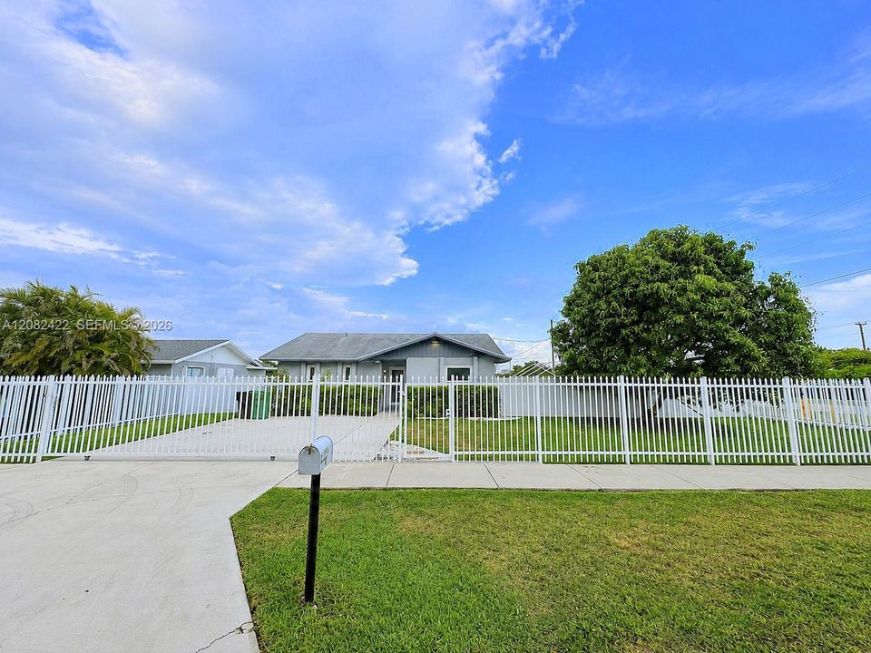 For Sale: $589,000 (4 beds, 2 baths, 1364 Square Feet)