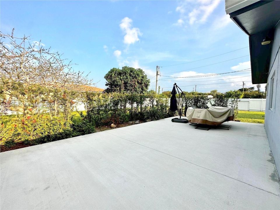 For Sale: $589,000 (4 beds, 2 baths, 1364 Square Feet)