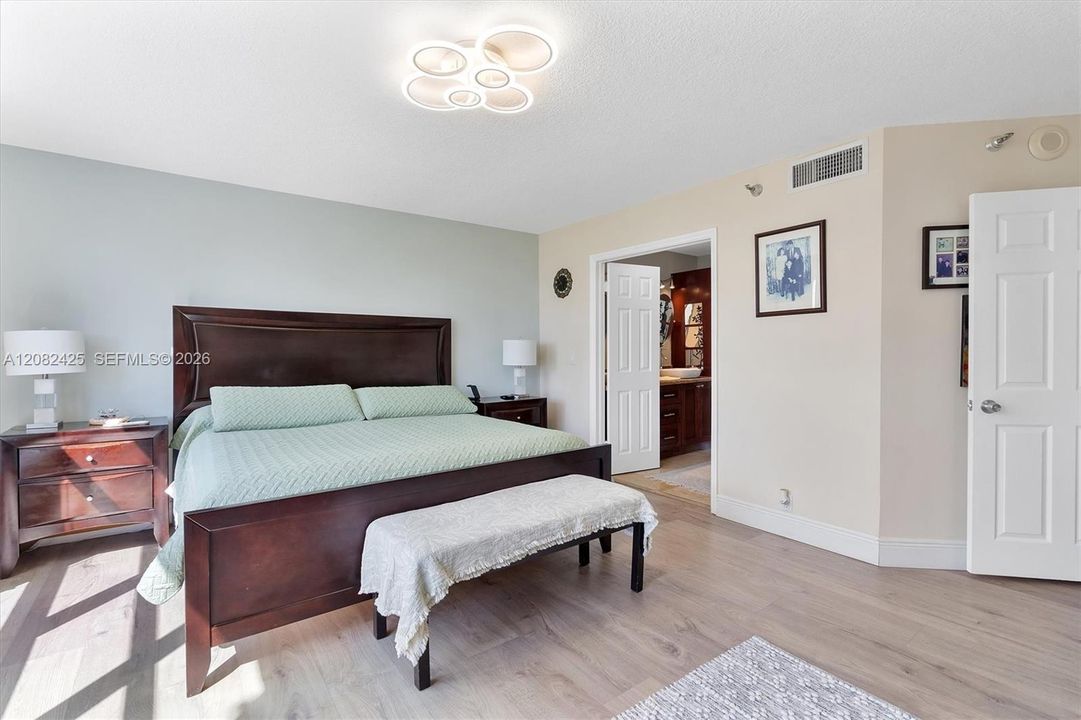 В аренду: $4,800 (2 спален, 2 ванн, 1464 Квадратных фут)