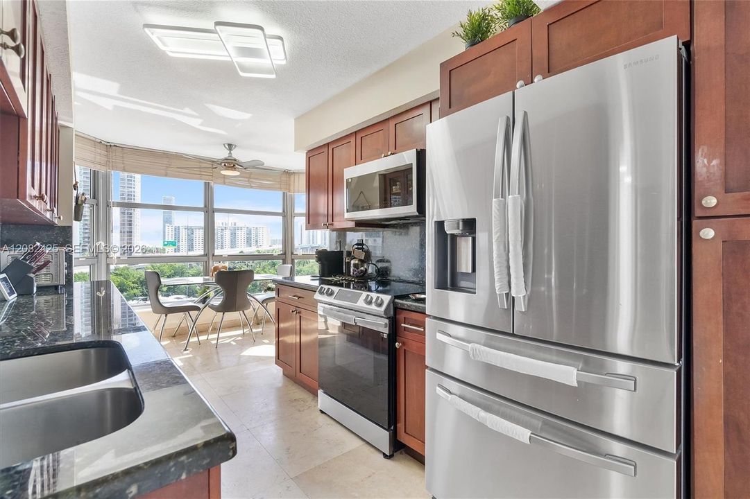 В аренду: $4,800 (2 спален, 2 ванн, 1464 Квадратных фут)