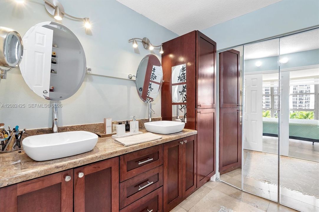 В аренду: $4,800 (2 спален, 2 ванн, 1464 Квадратных фут)