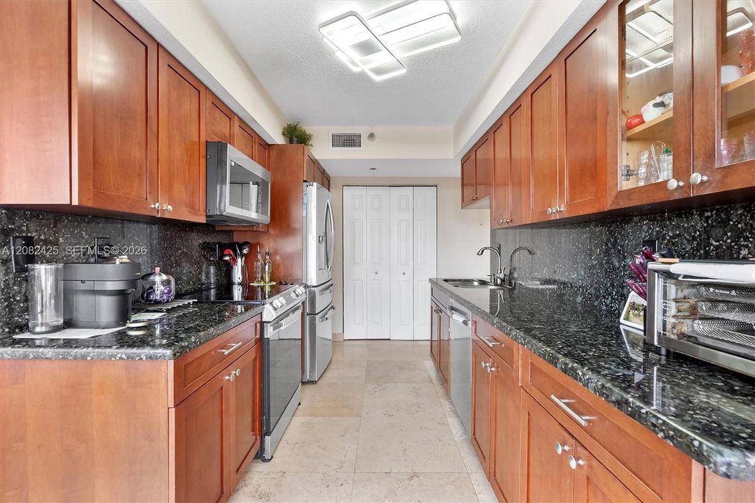 В аренду: $4,800 (2 спален, 2 ванн, 1464 Квадратных фут)