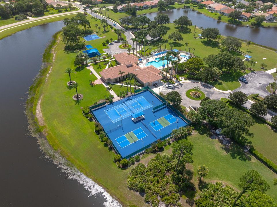 1676 SW Harbour Isles Cir