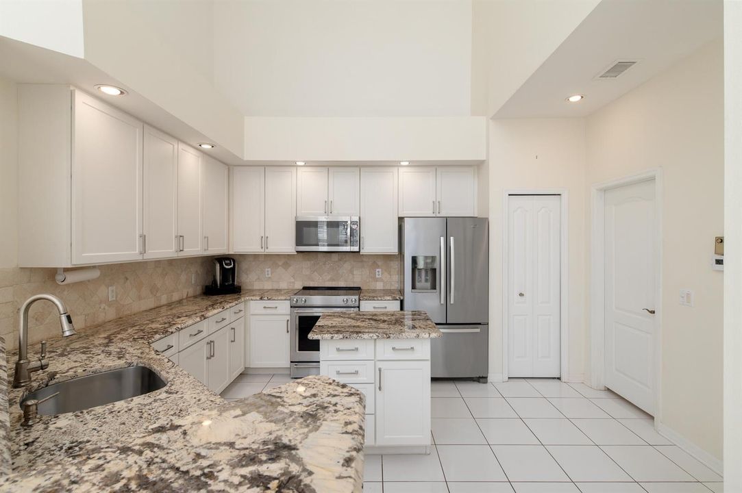 1676 SW Harbour Isles Cir