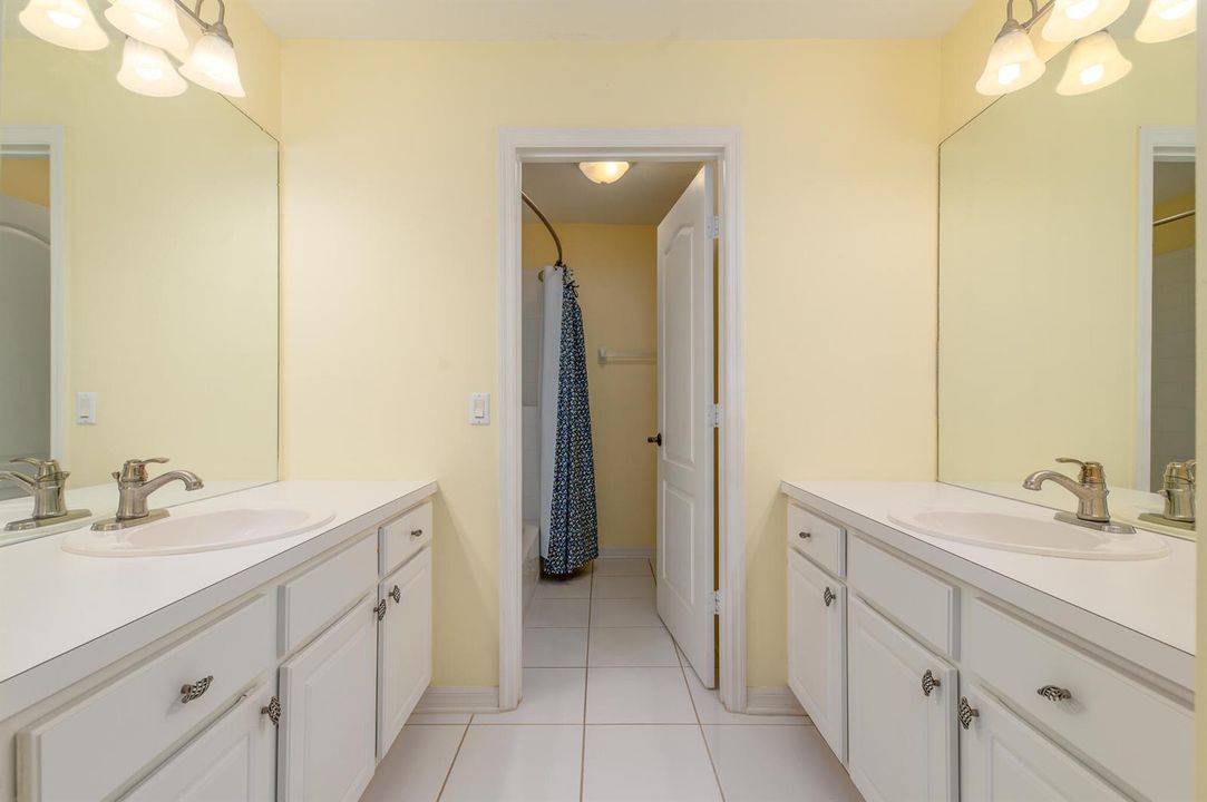1676 SW Harbour Isles Cir