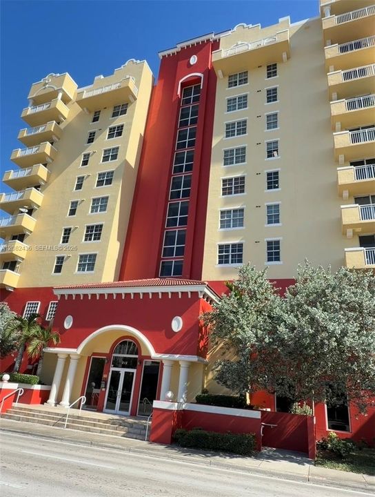 For Rent: $2,500 (2 beds, 2 baths, 920 Square Feet)