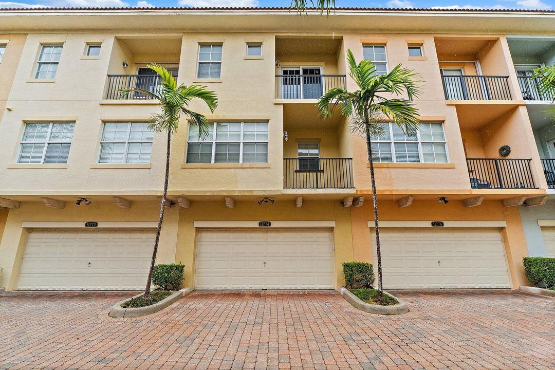 052-11774ValenciaGardensAve-PalmBeachGar