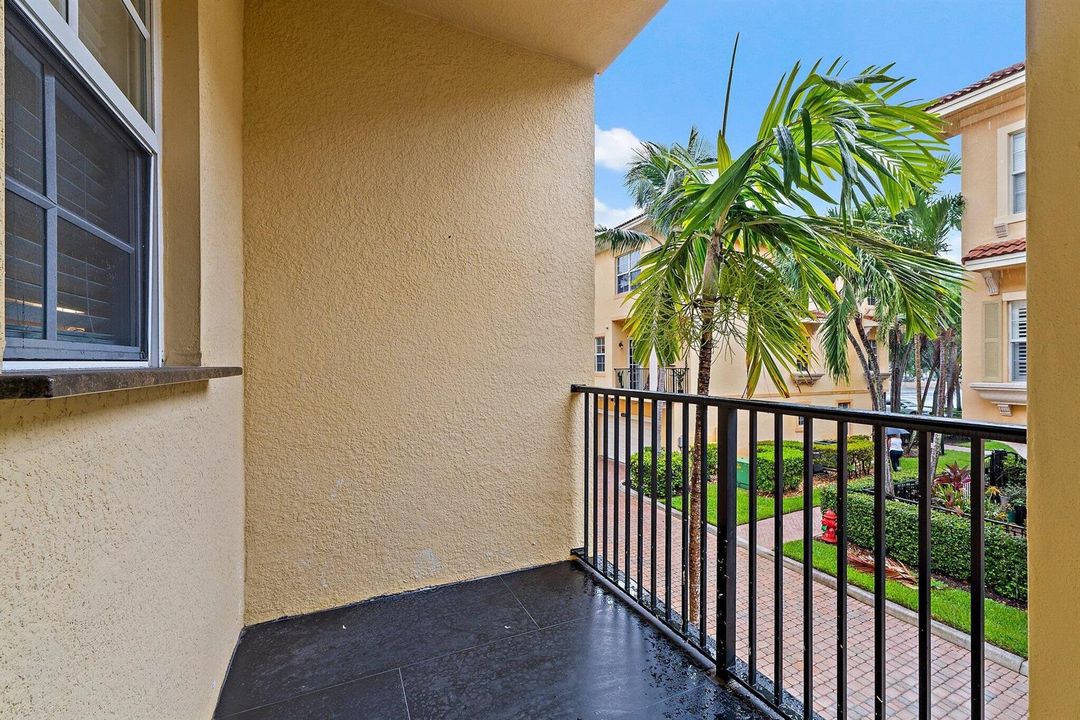 031-11774ValenciaGardensAve-PalmBeachGar