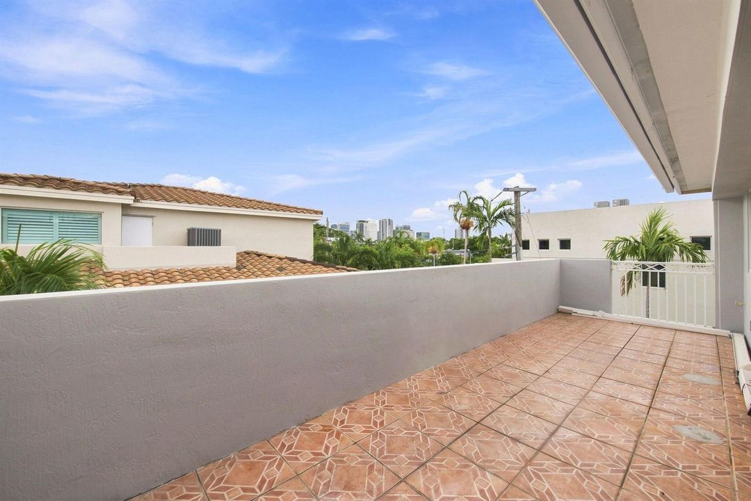 35-web-or-mls-633-ne-11th-ave-2
