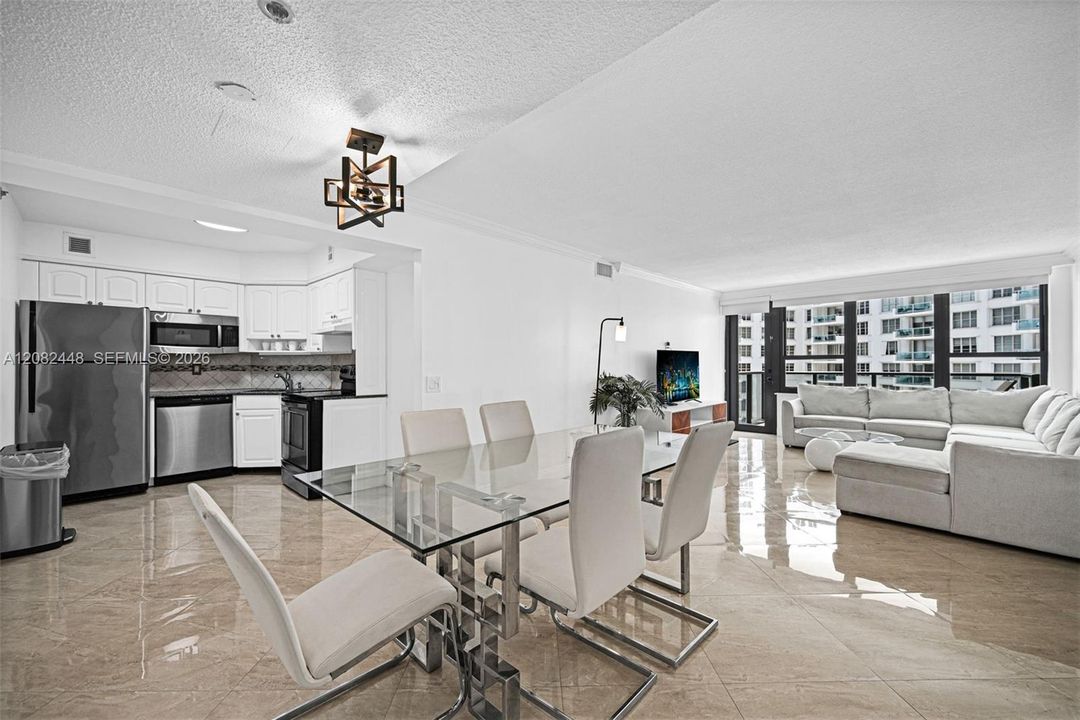 En Venta: $522,000 (2 camas, 2 baños, 960 Pies cuadrados)