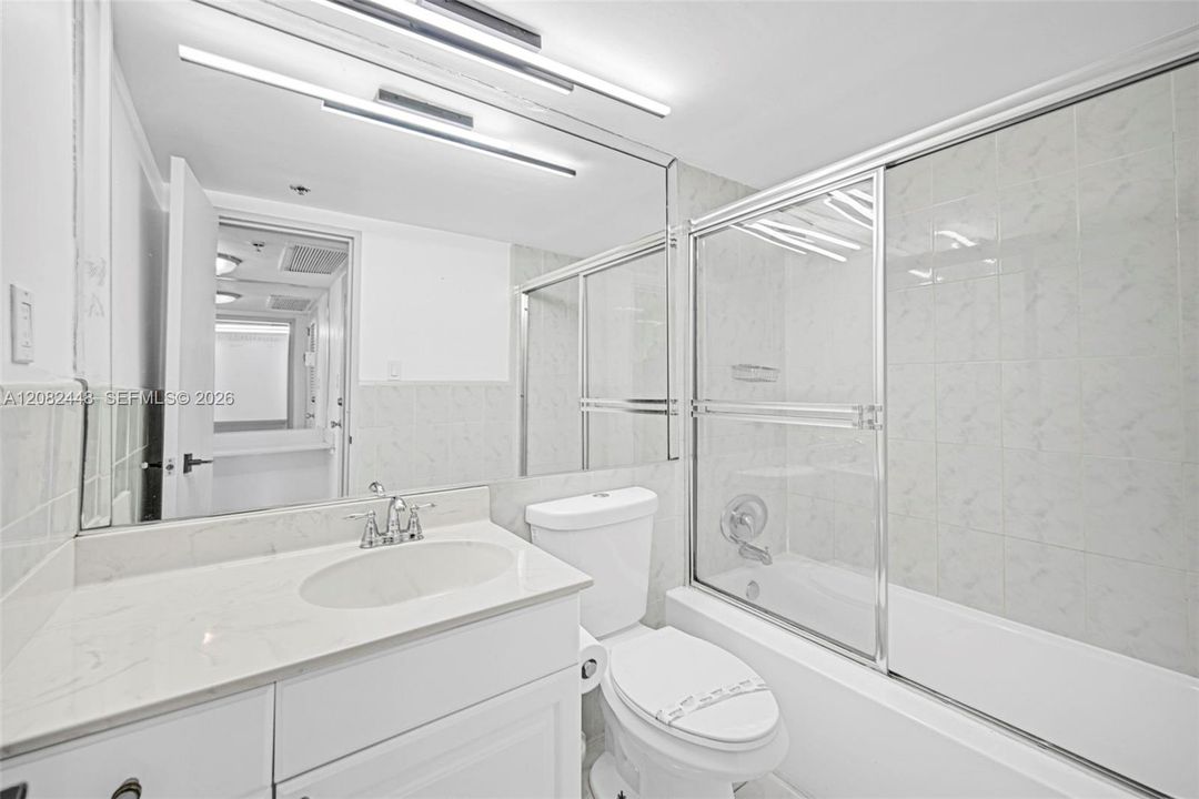 En Venta: $522,000 (2 camas, 2 baños, 960 Pies cuadrados)