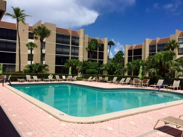 Pool at Fairwinds Cove
