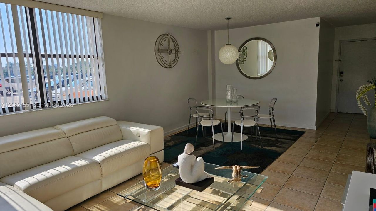 En Venta: $250,000 (2 camas, 2 baños, 1190 Pies cuadrados)