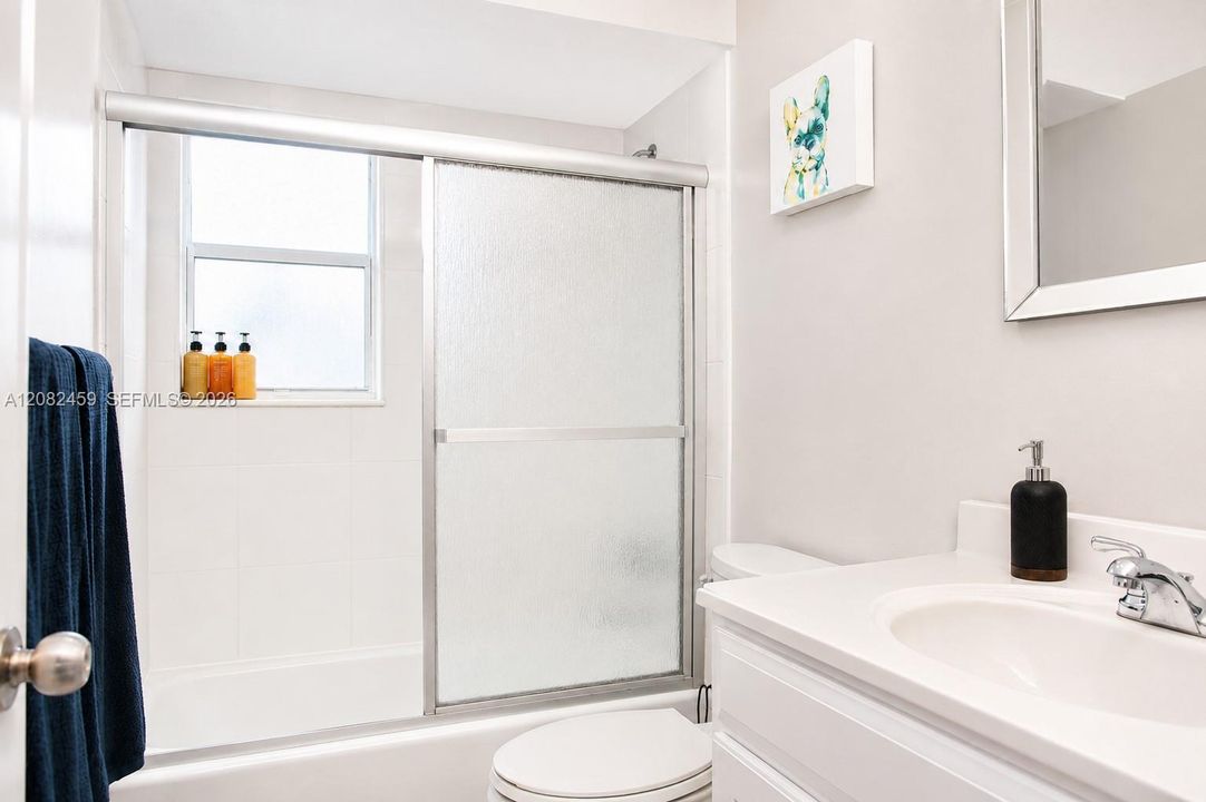 For Rent: $3,199 (4 beds, 2 baths, 1582 Square Feet)