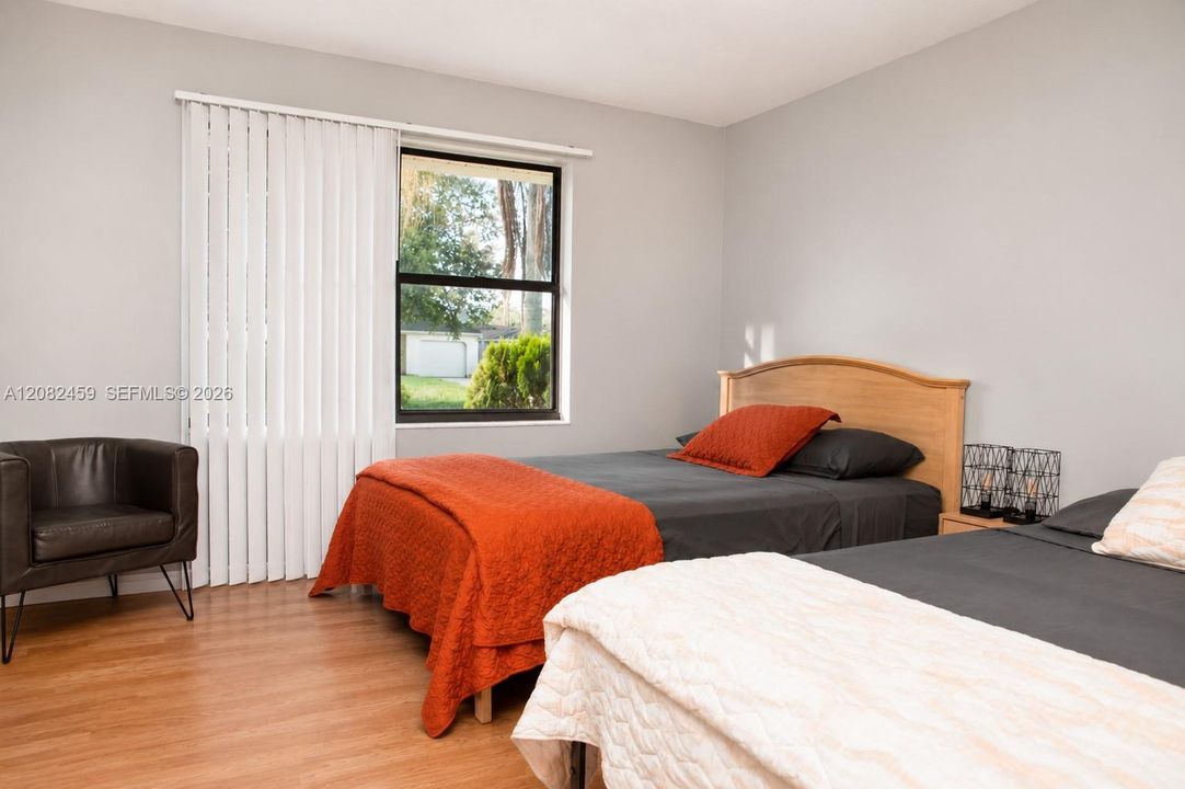 For Rent: $3,199 (4 beds, 2 baths, 1582 Square Feet)