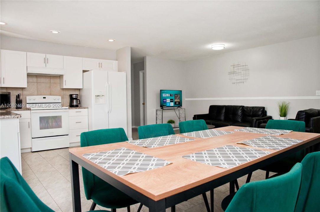 For Rent: $3,199 (4 beds, 2 baths, 1582 Square Feet)