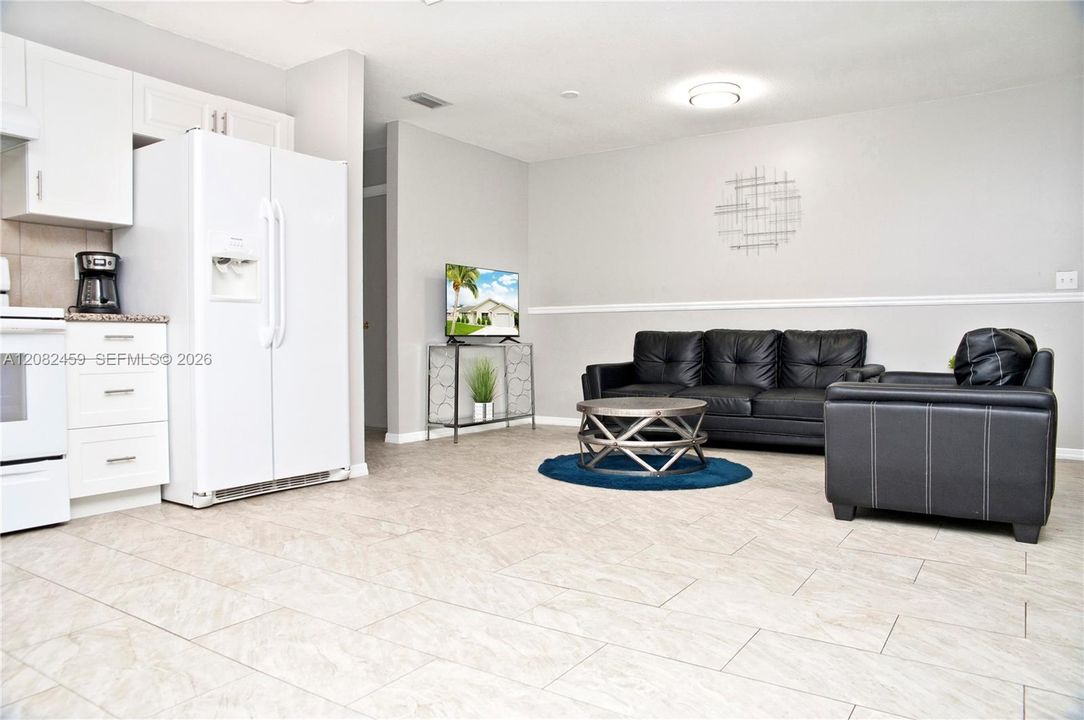 For Rent: $3,199 (4 beds, 2 baths, 1582 Square Feet)