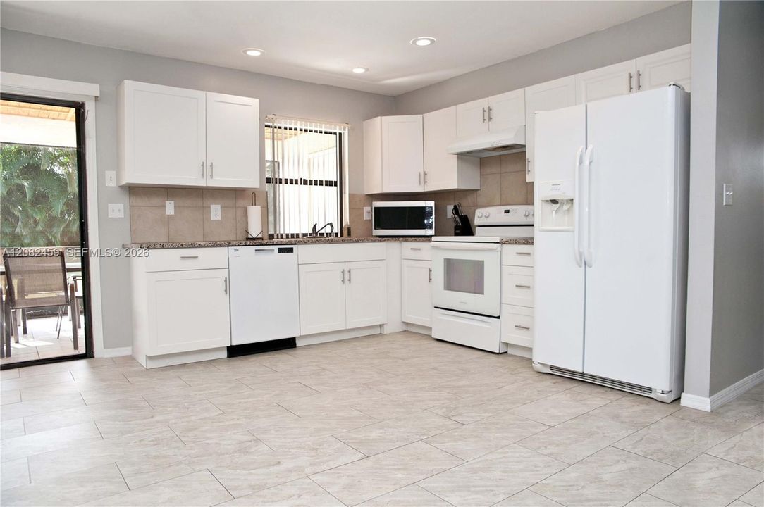 For Rent: $3,199 (4 beds, 2 baths, 1582 Square Feet)