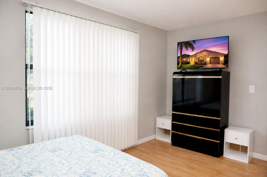 For Rent: $3,199 (4 beds, 2 baths, 1582 Square Feet)