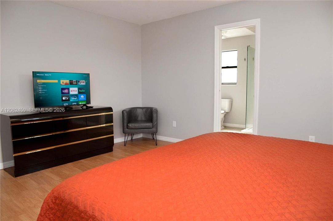 For Rent: $3,199 (4 beds, 2 baths, 1582 Square Feet)