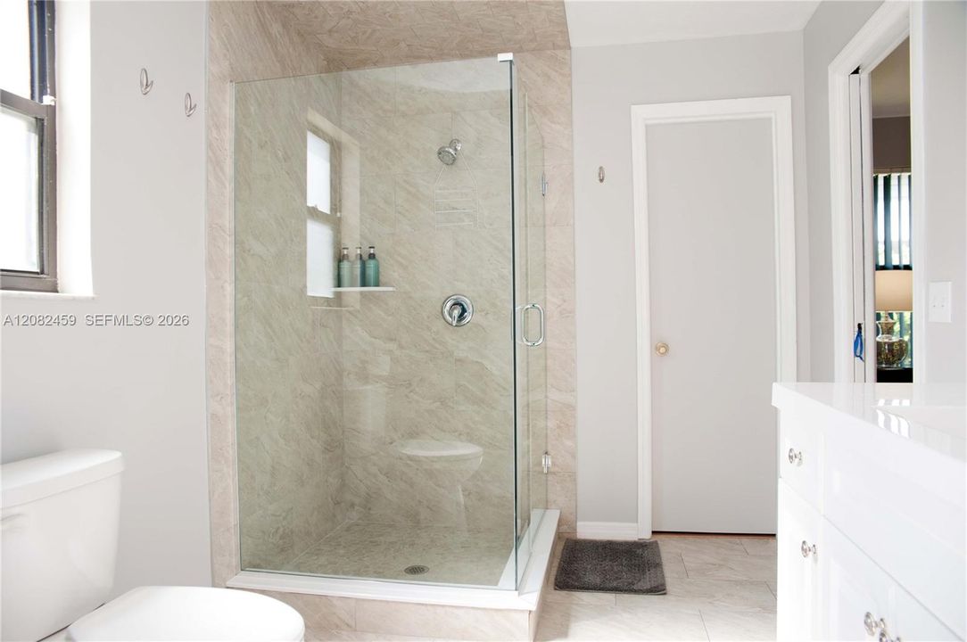 For Rent: $3,199 (4 beds, 2 baths, 1582 Square Feet)