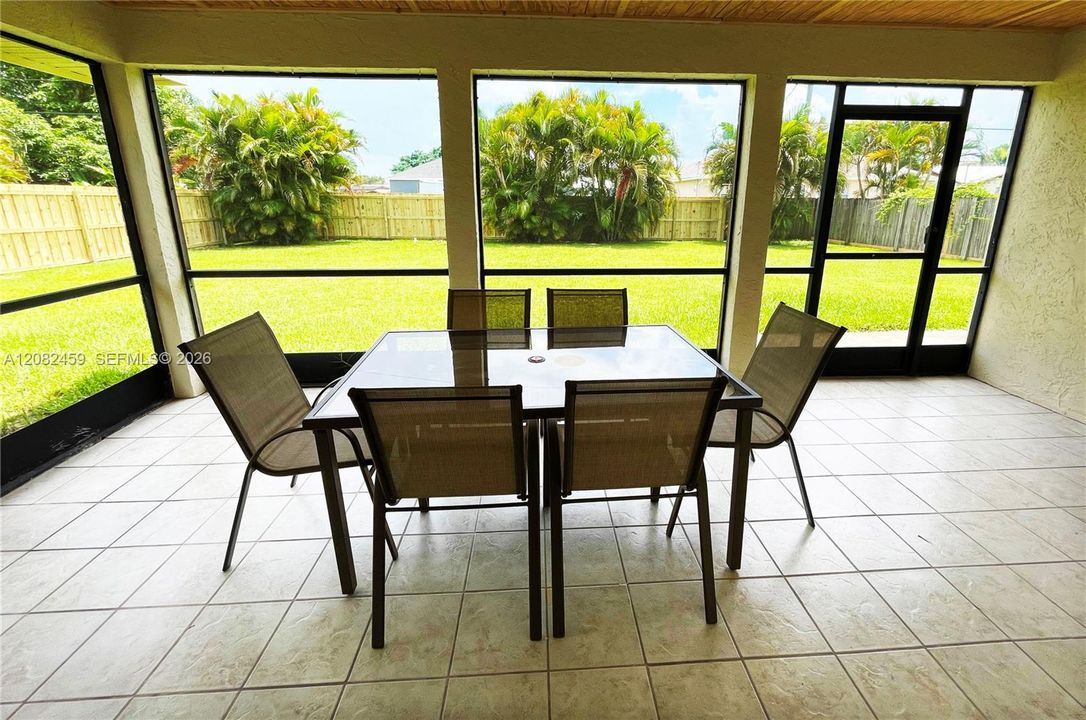 For Rent: $3,199 (4 beds, 2 baths, 1582 Square Feet)