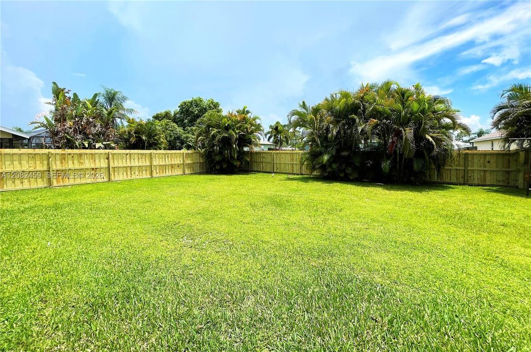For Rent: $3,199 (4 beds, 2 baths, 1582 Square Feet)