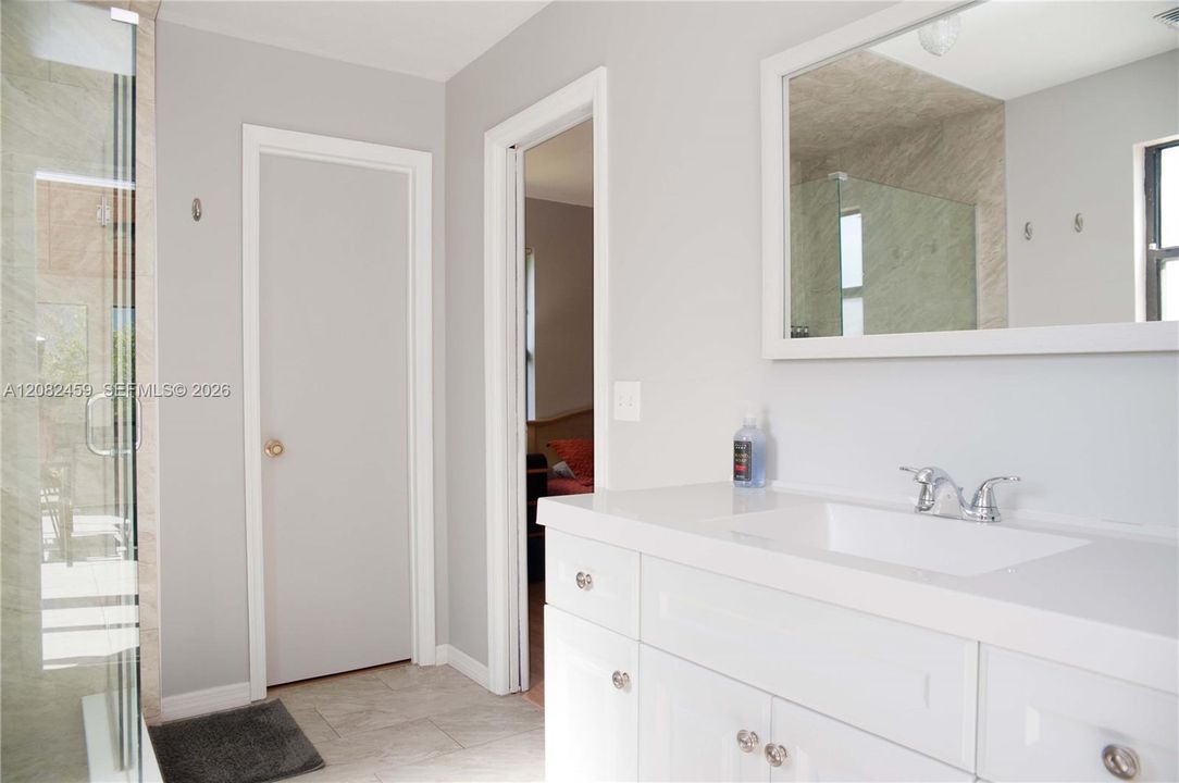 For Rent: $3,199 (4 beds, 2 baths, 1582 Square Feet)