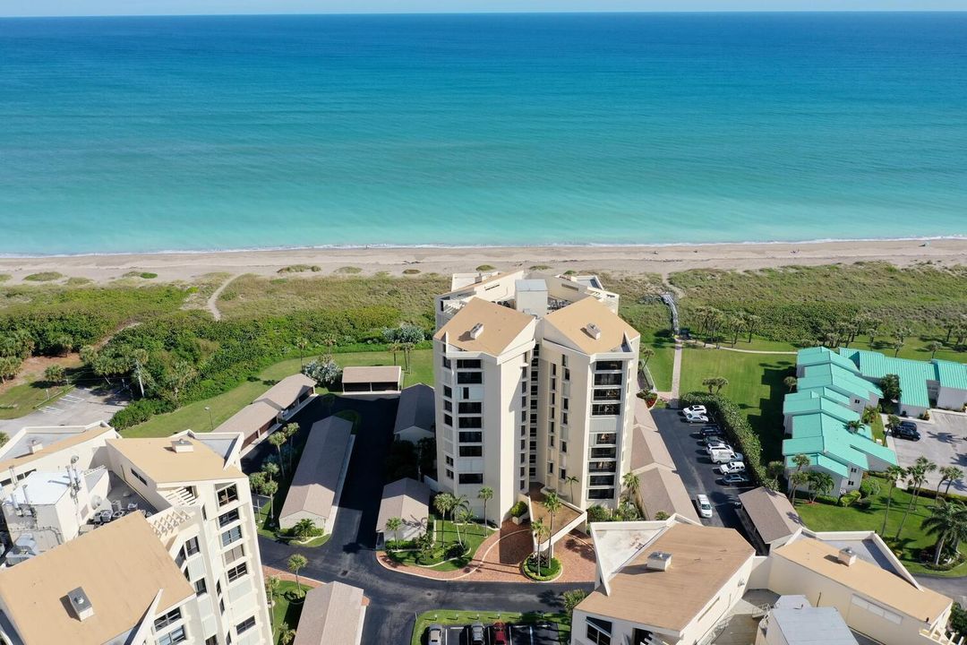 DIRECT OCEANFRONT..............